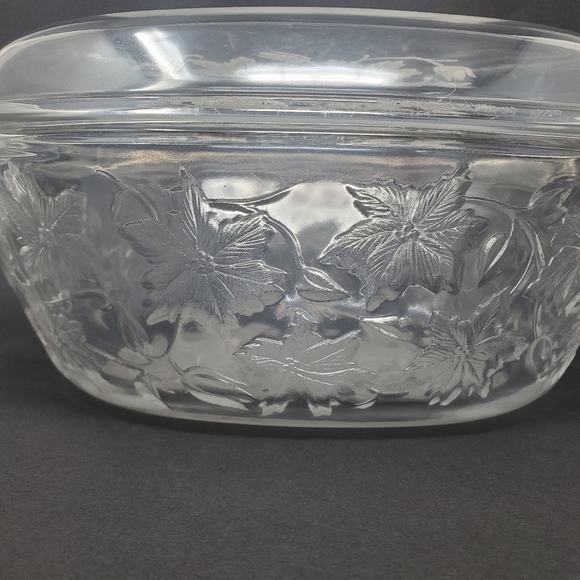 VTG Princess House Crystal Fantasia Poinsetta 3qt. Casserole with Lid - Picture 4 of 4
